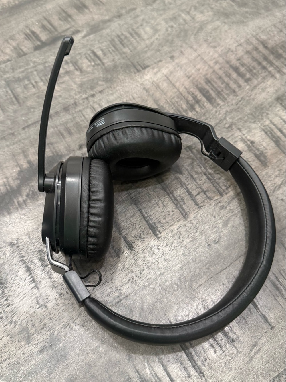 Black On-Ear Headset with Boom Microphone — Professional Call & Media Headphones